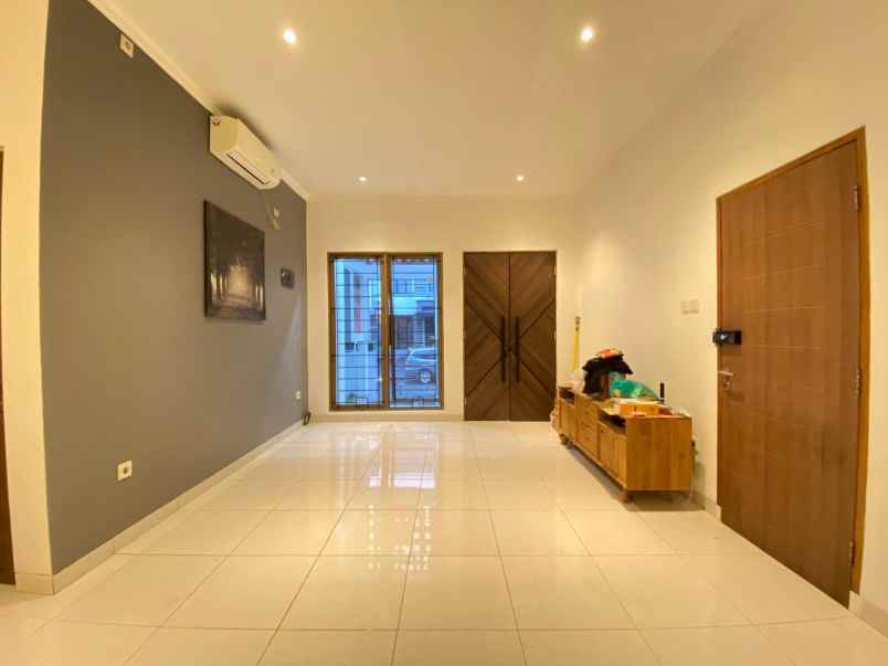 dijual rumah emerald bintaro