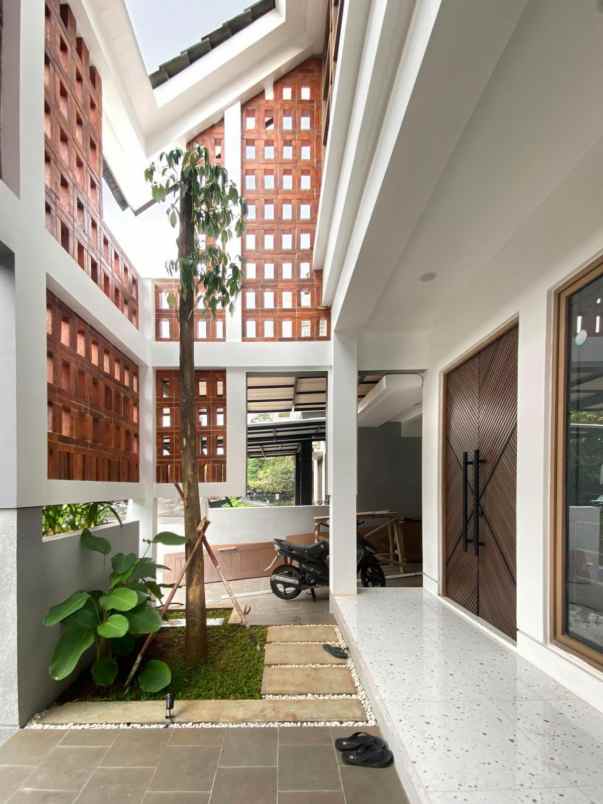 dijual rumah emerald bintaro