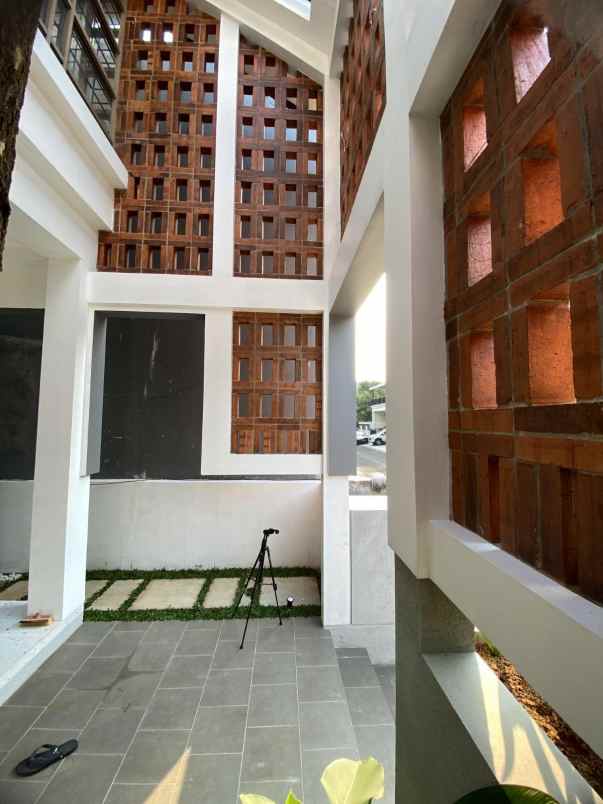 dijual rumah emerald bintaro