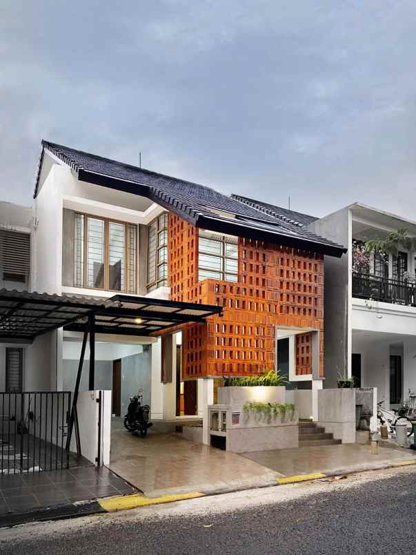 dijual rumah emerald bintaro