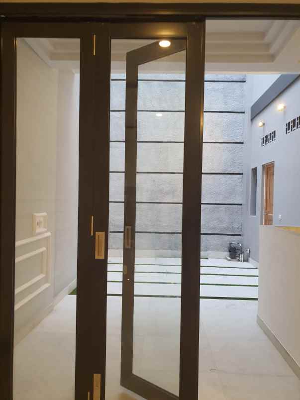 dijual rumah gading griya