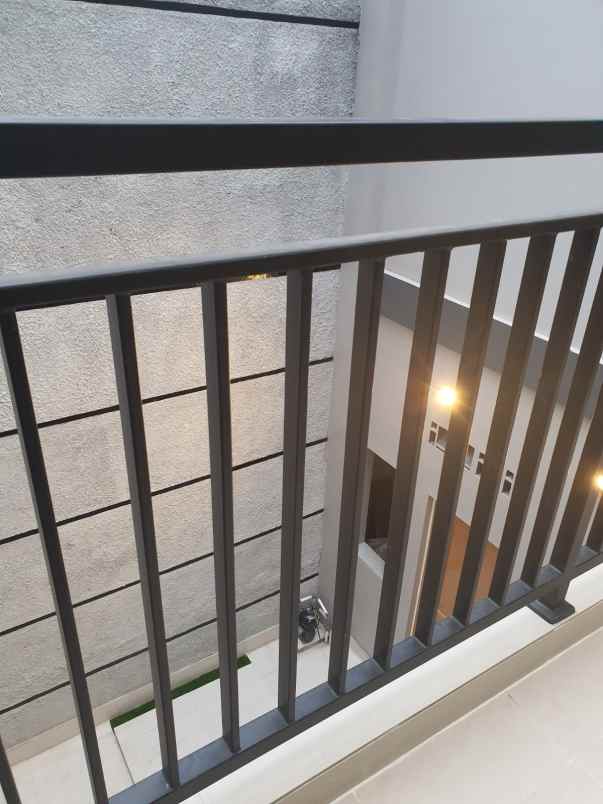 dijual rumah gading griya