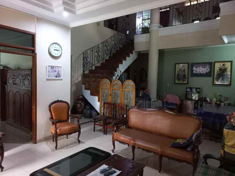 dijual rumah gegerkalong