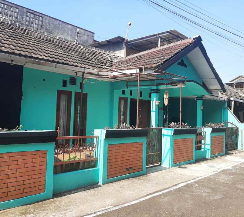 dijual rumah gombel permai