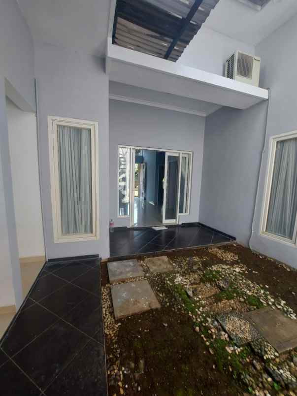 dijual rumah grafika