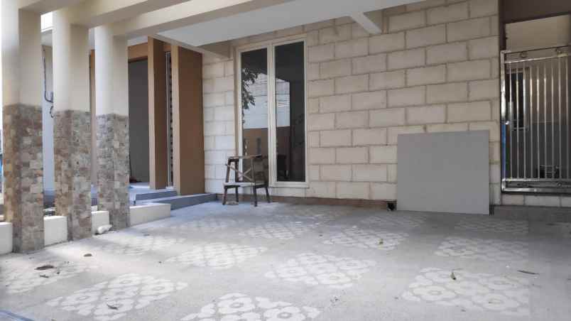 dijual rumah graha santoso regency