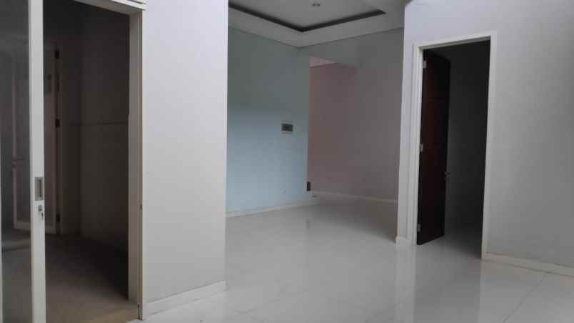 dijual rumah graha santoso regency