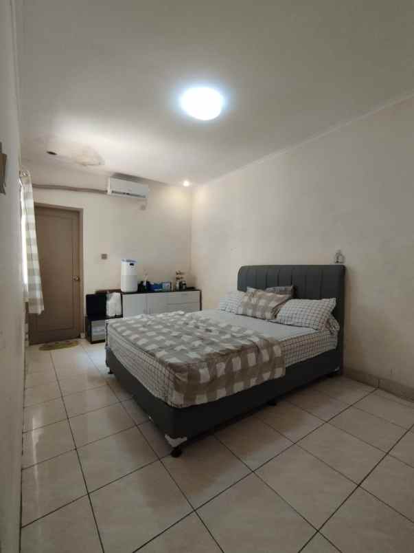 dijual rumah grand pinus regency