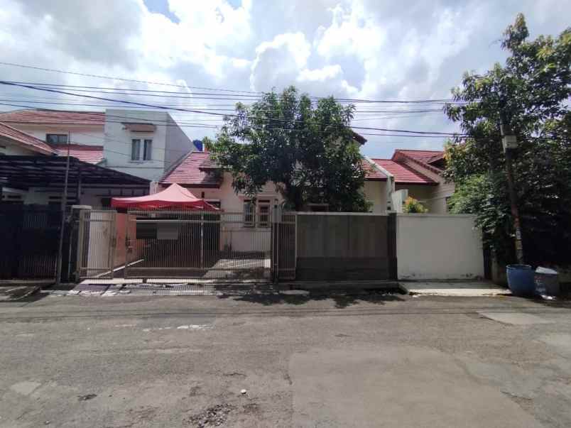 dijual rumah grand pinus regency