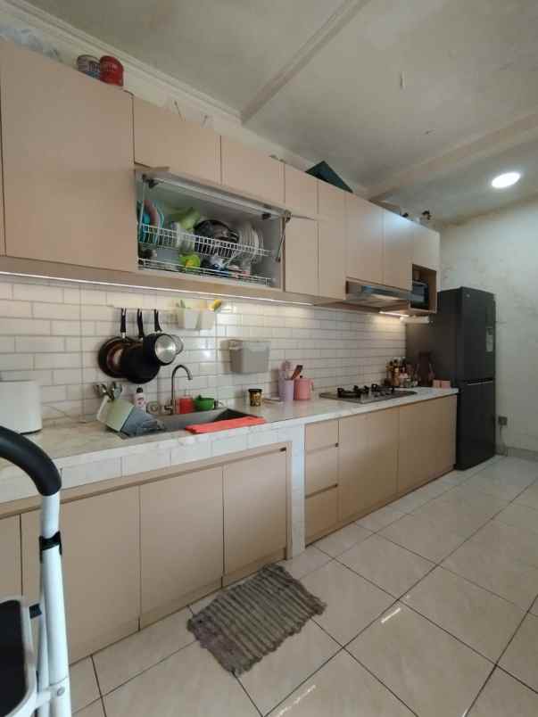 dijual rumah grand pinus regency