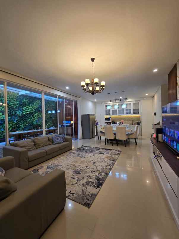 dijual rumah green andara residence