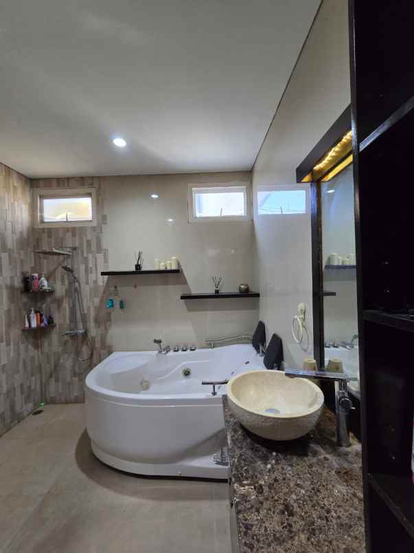 dijual rumah green andara residence