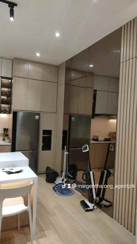 dijual rumah green village cipondoh