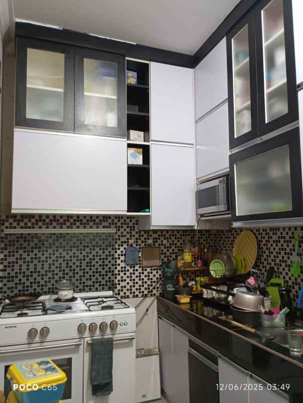 dijual rumah hook 2 lantai