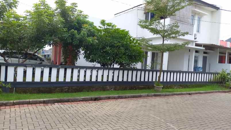 dijual rumah hook 2 lantai
