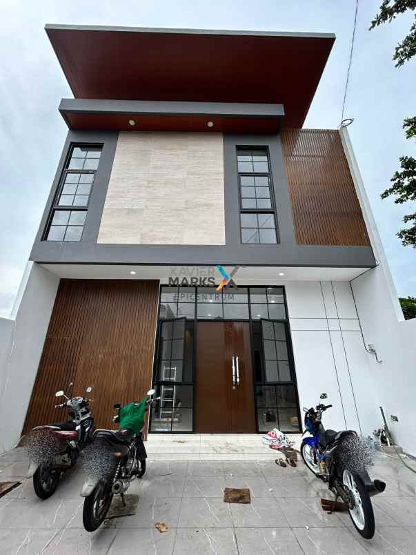 dijual rumah hook di sutorejo 2 lantai bagus