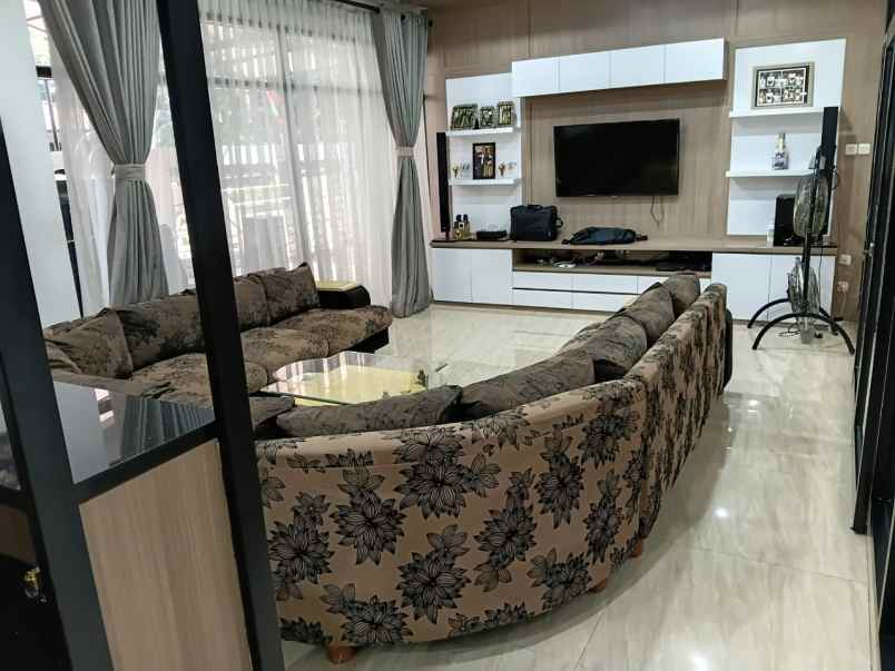 dijual rumah istimewa di cempaka putih jakarta pusat