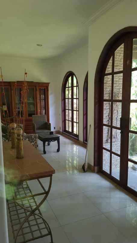 dijual rumah jalan barito