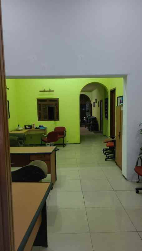 dijual rumah jalan barito