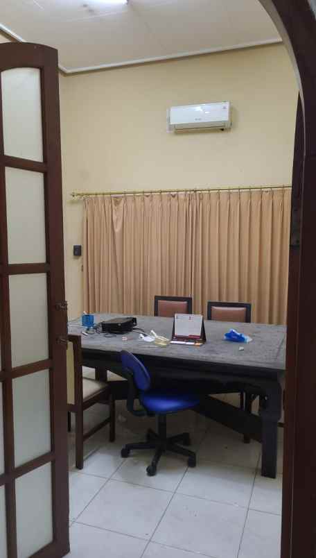 dijual rumah jalan barito