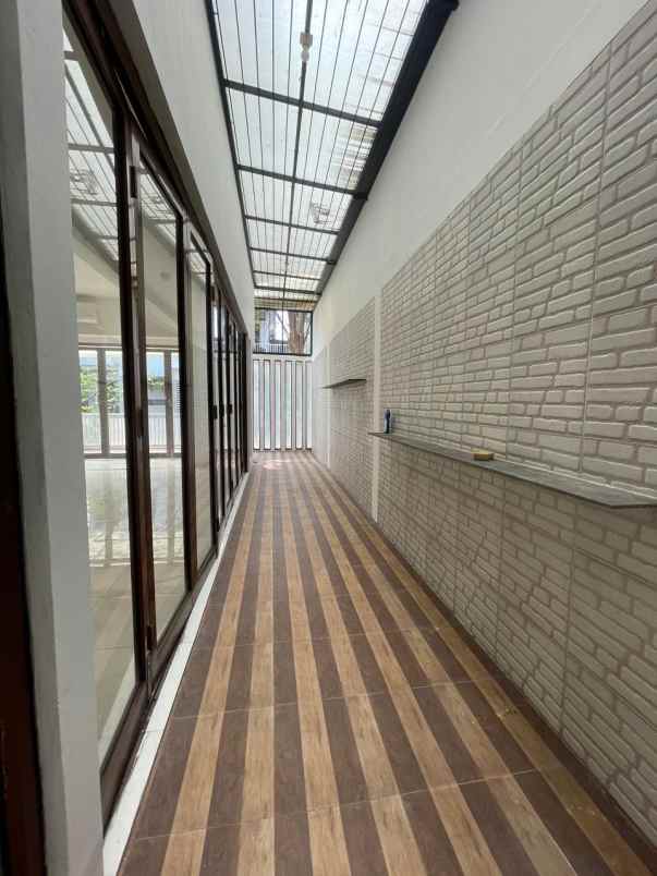 dijual rumah jalan discovery park