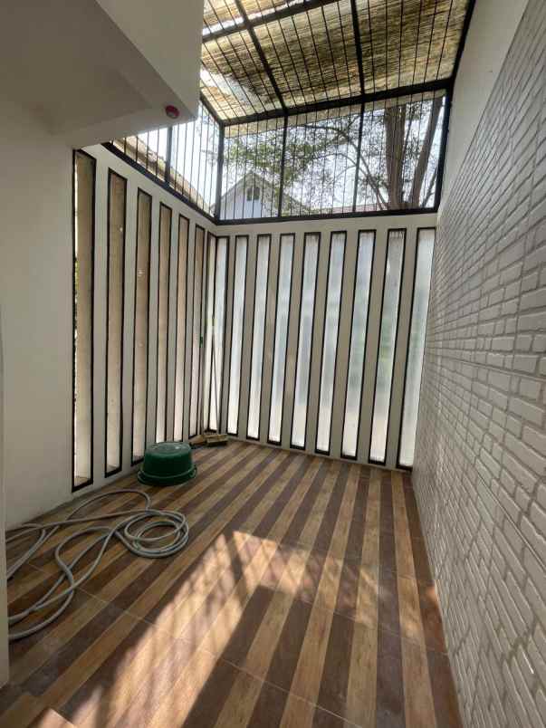 dijual rumah jalan discovery park