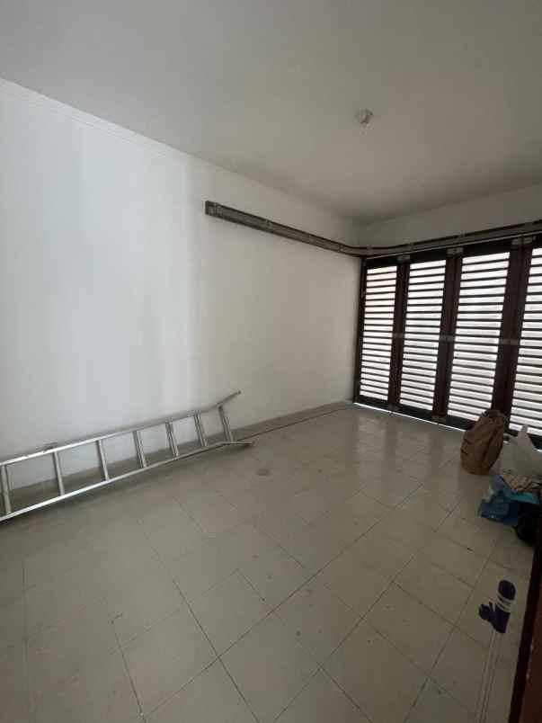 dijual rumah jalan discovery park