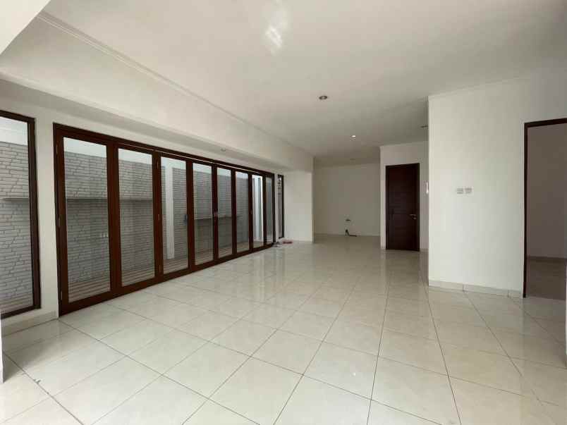 dijual rumah jalan discovery park