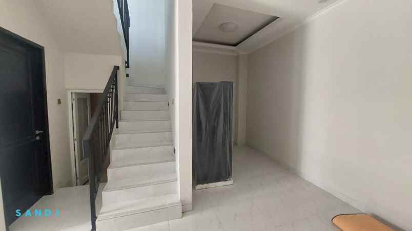 dijual rumah jalan garuda