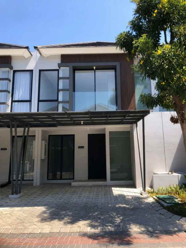 dijual rumah jalan grand pakuwon