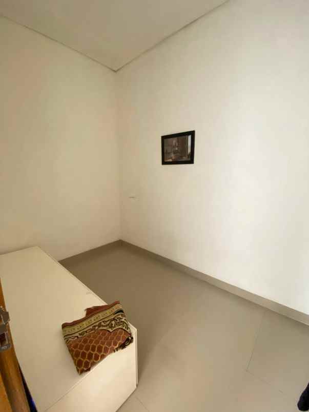 dijual rumah jalan h nilan