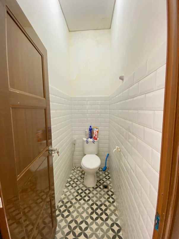 dijual rumah jalan h nilan