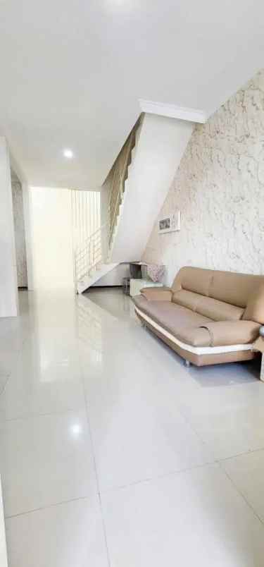 dijual rumah jalan kejawan putih tambak