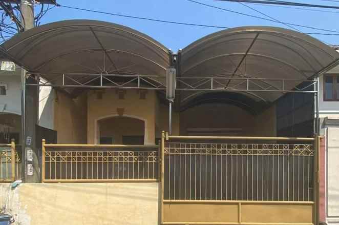 dijual rumah jalan leo