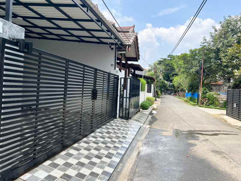 dijual rumah jalan manyar 1