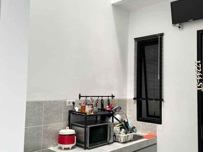dijual rumah jalan manyar 1