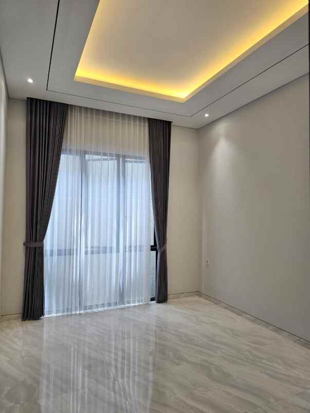 dijual rumah jalan manyar indah