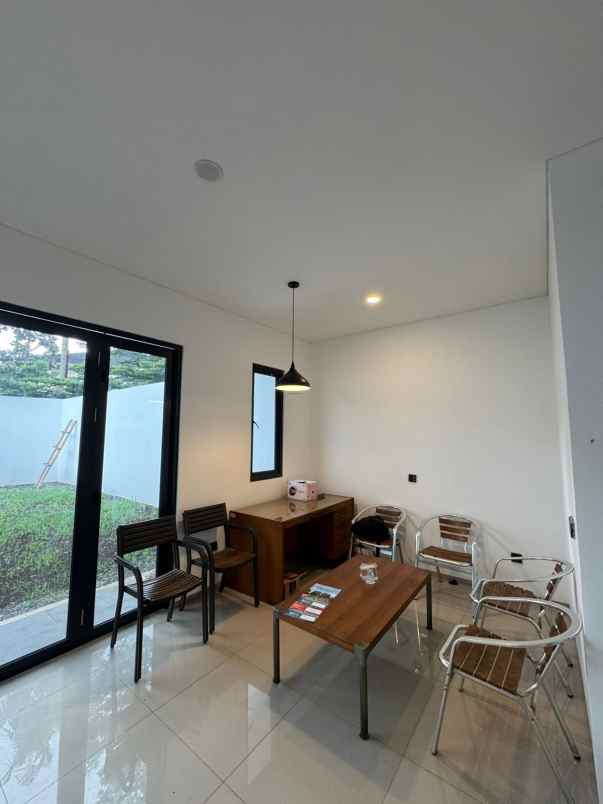 dijual rumah jalan padang golf arcamanik