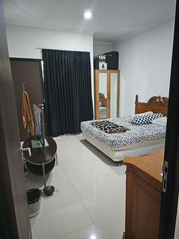 dijual rumah jalan raya ciputat komplek