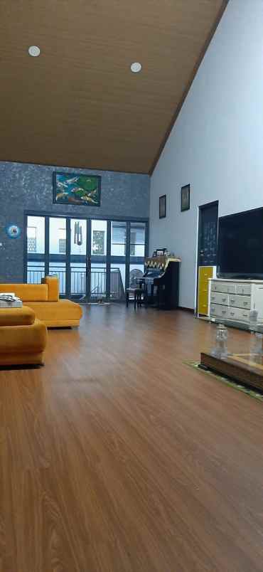 dijual rumah jalan raya deltasari