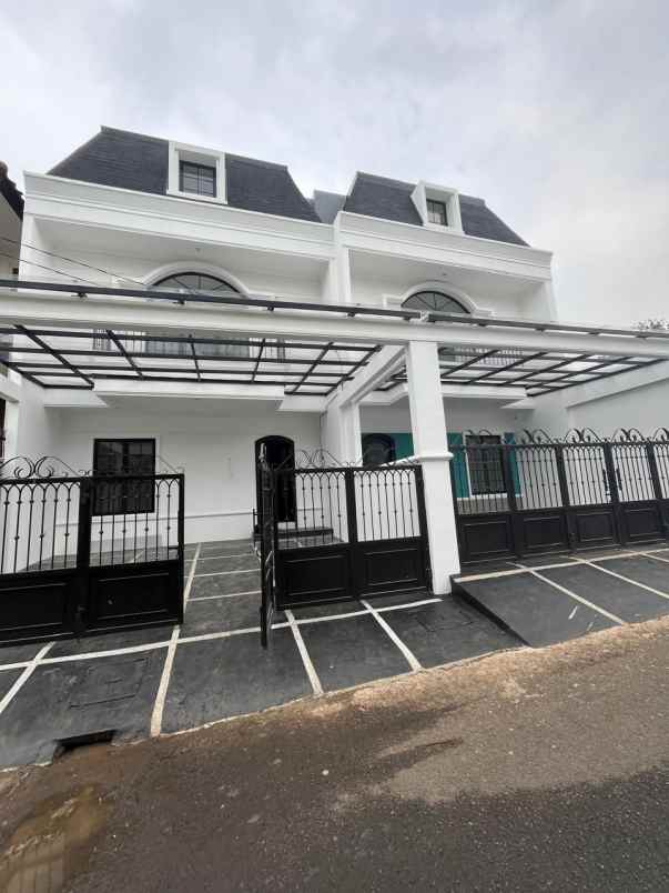 dijual rumah jalan raya lebak bulus