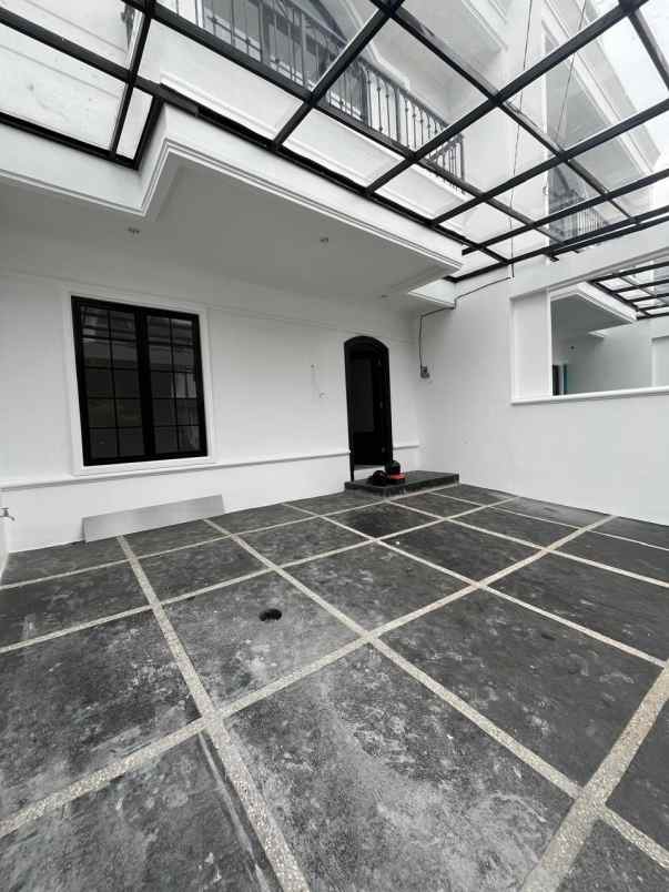 dijual rumah jalan raya lebak bulus