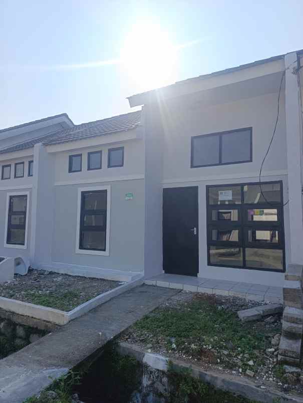 dijual rumah jalan raya megu cisoka