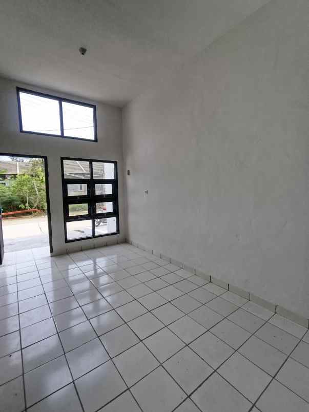 dijual rumah jalan raya megu cisoka