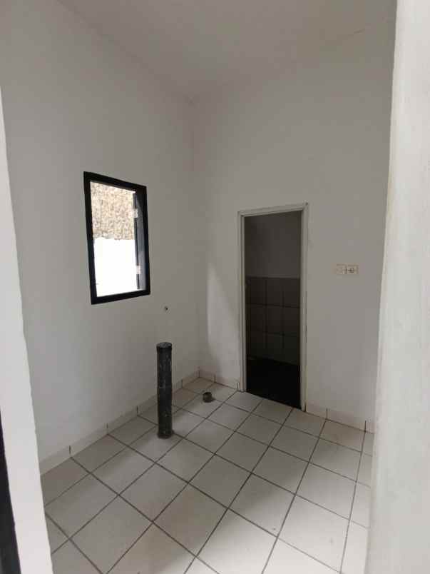 dijual rumah jalan raya megu cisoka