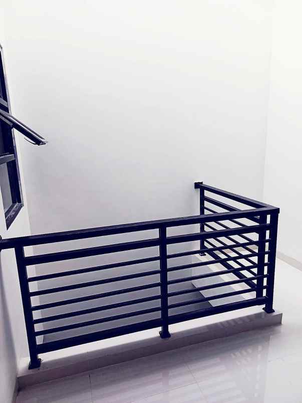 dijual rumah jalan raya meruya utara