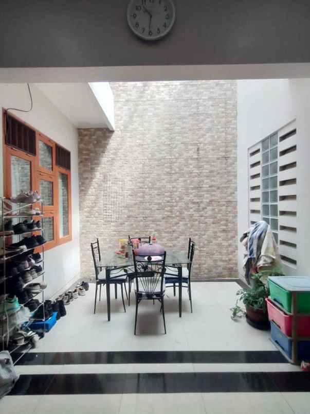 dijual rumah jalan veteran bintaro