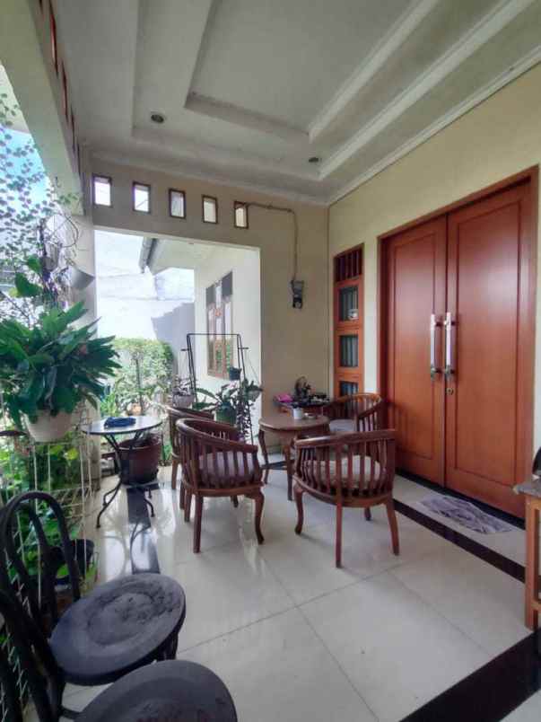 dijual rumah jalan veteran bintaro