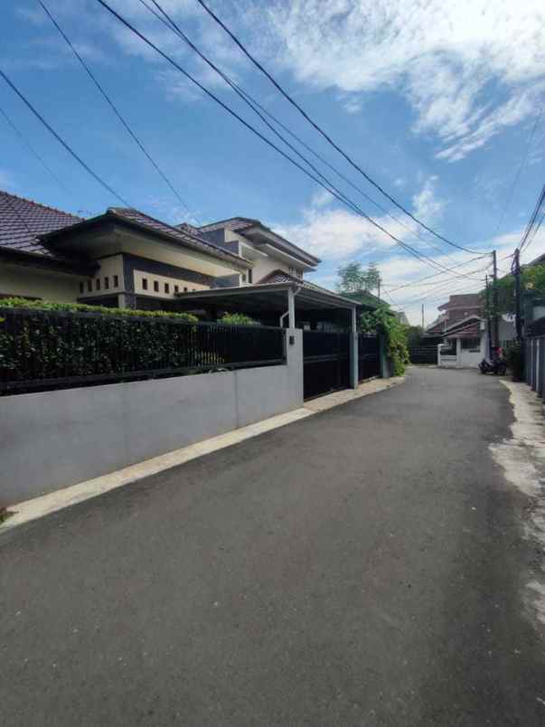 dijual rumah jalan veteran bintaro