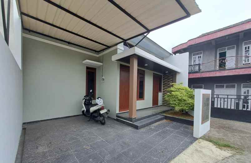 dijual rumah jambidan